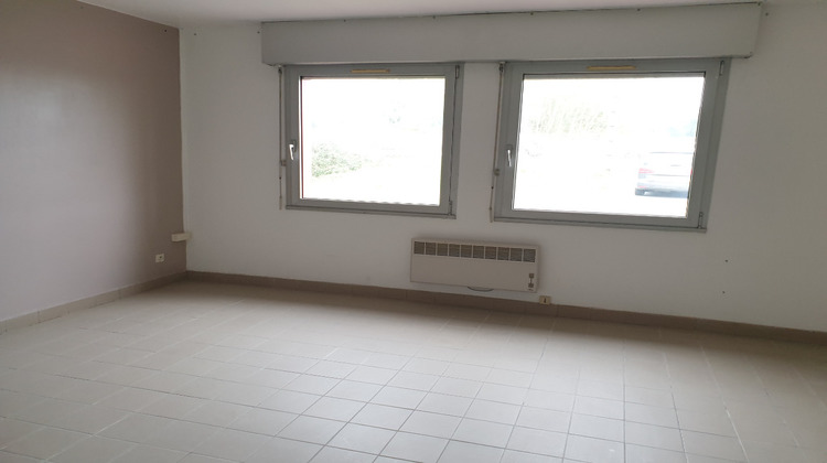 Ma-Cabane - Location Local commercial LES ROSIERS-SUR-LOIRE, 70 m²