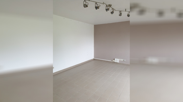 Ma-Cabane - Location Local commercial LES ROSIERS-SUR-LOIRE, 70 m²