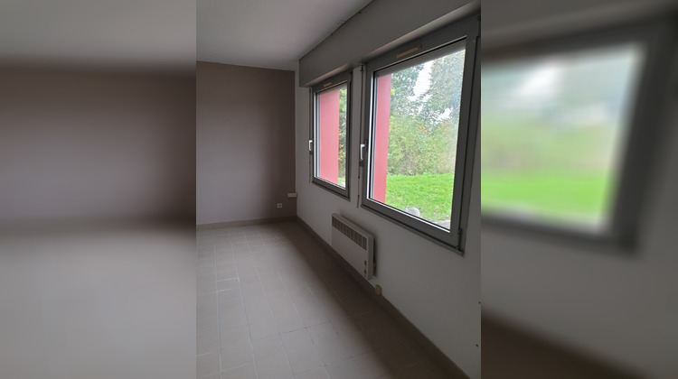 Ma-Cabane - Location Local commercial LES ROSIERS-SUR-LOIRE, 70 m²