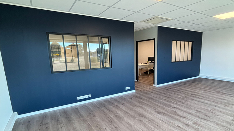 Ma-Cabane - Location Local commercial LES SABLES-D'OLONNE, 78 m²