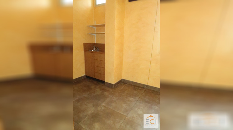 Ma-Cabane - Location Local commercial LIMOGES, 300 m²