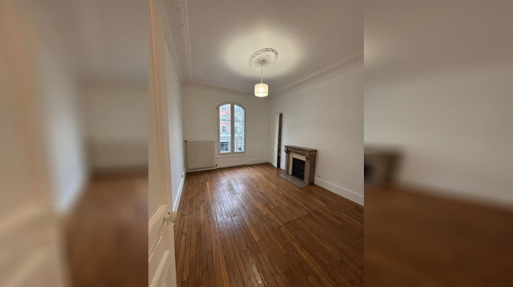 Ma-Cabane - Location Local commercial LIVRY-GARGAN, 60 m²