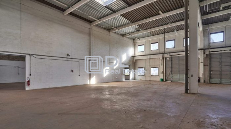 Ma-Cabane - Location Local commercial Lognes, 3089 m²