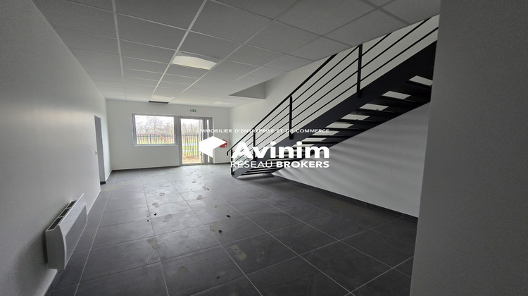 Ma-Cabane - Location Local commercial Louvres, 1756 m²