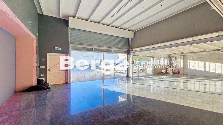 Ma-Cabane - Location Local commercial Mandelieu-la-Napoule, 450 m²