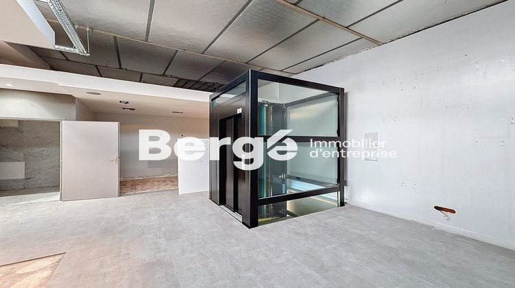 Ma-Cabane - Location Local commercial Mandelieu-la-Napoule, 450 m²