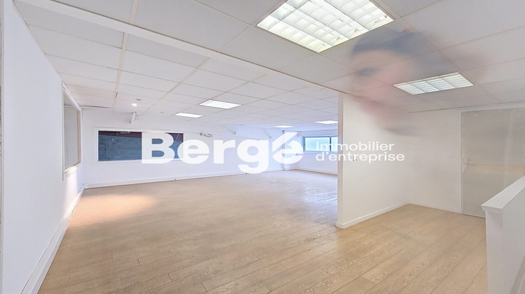 Ma-Cabane - Location Local commercial Mandelieu-la-Napoule, 565 m²