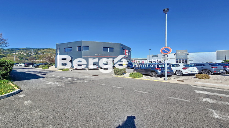 Ma-Cabane - Location Local commercial Mandelieu-la-Napoule, 213 m²