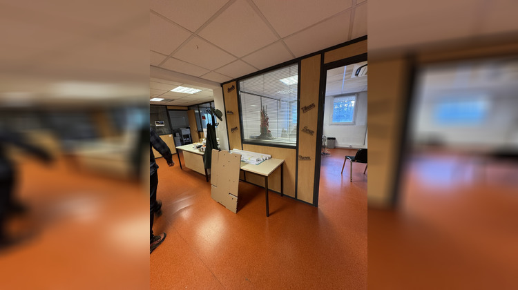 Ma-Cabane - Location Local commercial Meyreuil, 145 m²