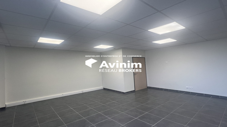 Ma-Cabane - Location Local commercial Meyzieu, 203 m²