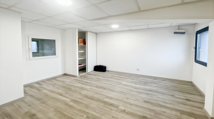 Ma-Cabane - Location Local commercial Mions, 200 m²