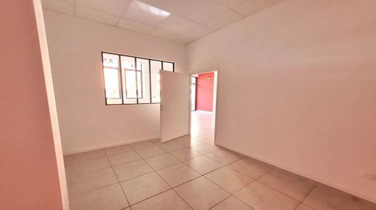 Ma-Cabane - Location Local commercial MONTAUBAN, 92 m²