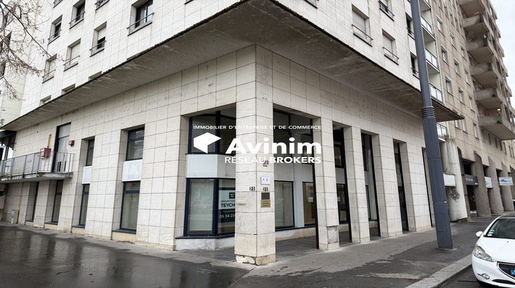 Ma-Cabane - Location Local commercial Montigny-le-Bretonneux, 221 m²