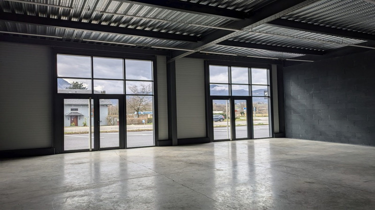 Ma-Cabane - Location Local commercial MONTMELIAN, 549 m²