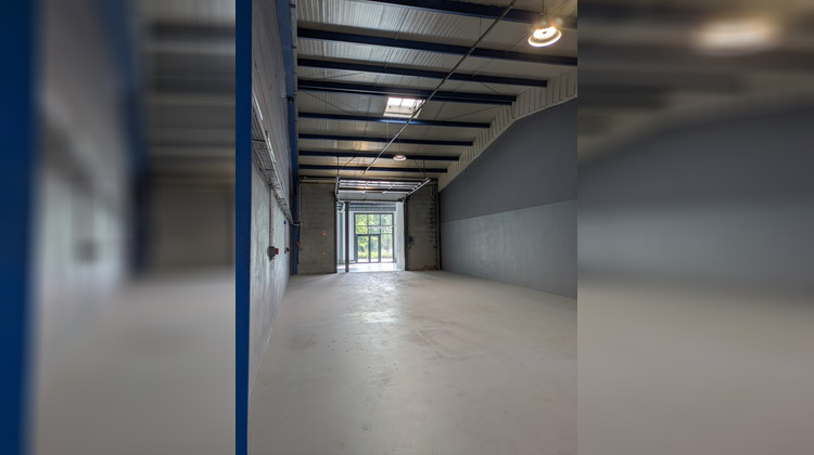 Ma-Cabane - Location Local commercial MONTMELIAN, 576 m²