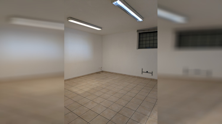 Ma-Cabane - Location Local commercial MONTMELIAN, 576 m²