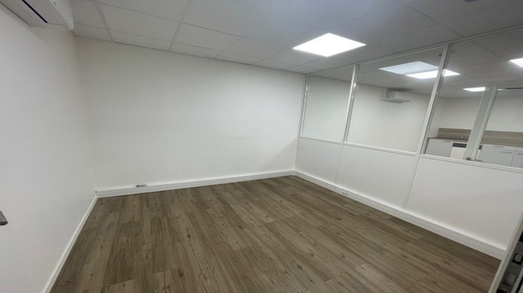 Ma-Cabane - Location Local commercial Mornant, 300 m²