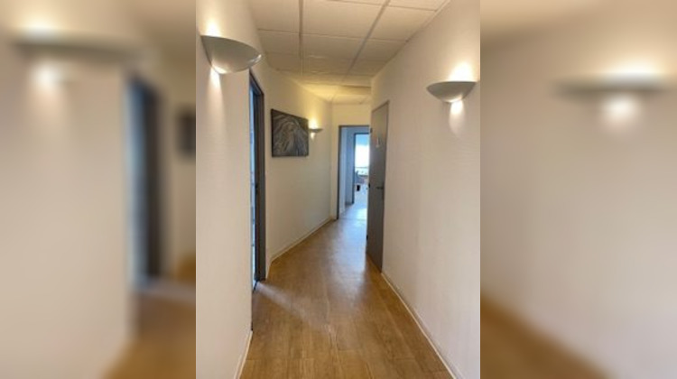 Ma-Cabane - Location Local commercial Nîmes, 79 m²