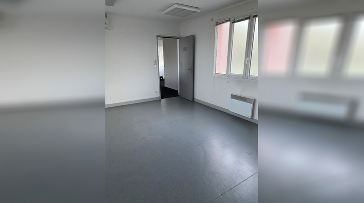 Ma-Cabane - Location Local commercial NIORT, 218 m²