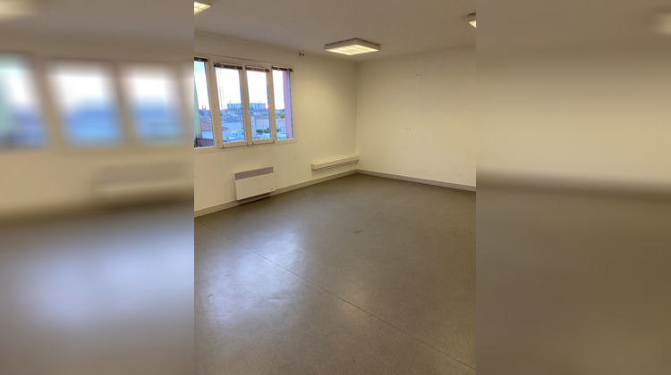 Ma-Cabane - Location Local commercial NIORT, 218 m²