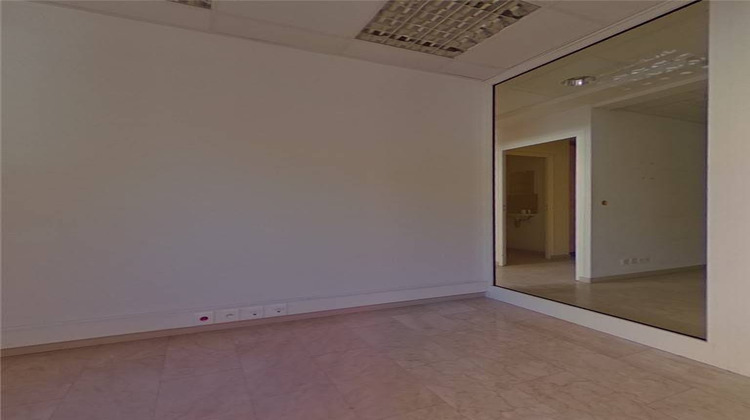 Ma-Cabane - Location Local commercial Nyons, 120 m²