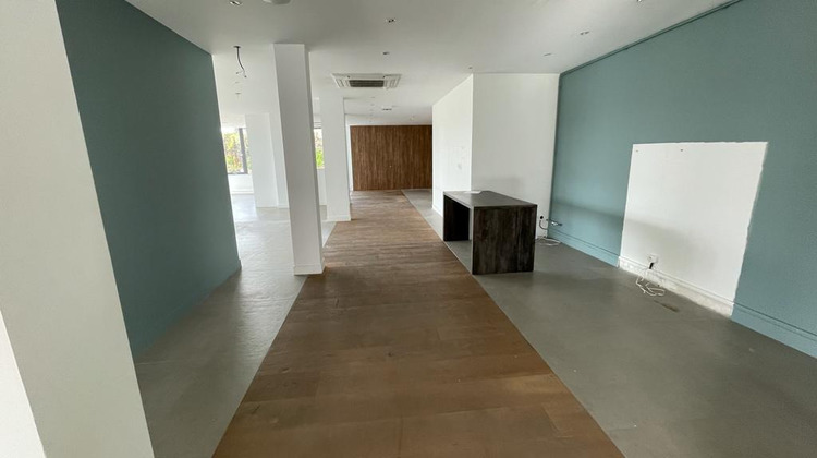 Ma-Cabane - Location Local commercial ORGEVAL, 197 m²