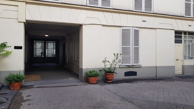 Ma-Cabane - Location Local commercial PARIS 8, 62 m²