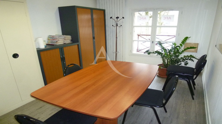 Ma-Cabane - Location Local commercial POISSY, 141 m²