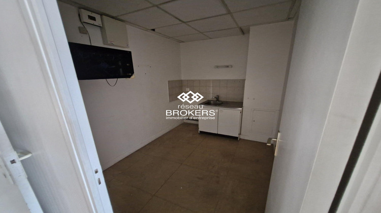 Ma-Cabane - Location Local commercial Pontault-Combault, 368 m²