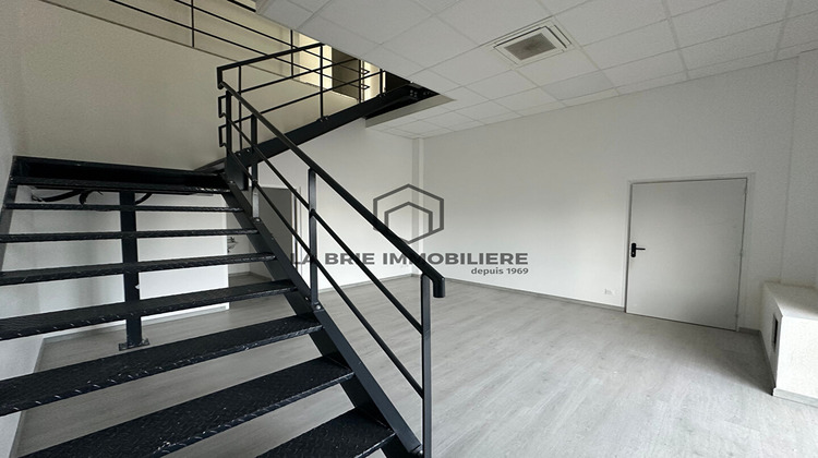 Ma-Cabane - Location Local commercial PONTAULT-COMBAULT, 280 m²
