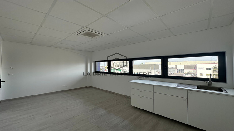 Ma-Cabane - Location Local commercial PONTAULT-COMBAULT, 280 m²