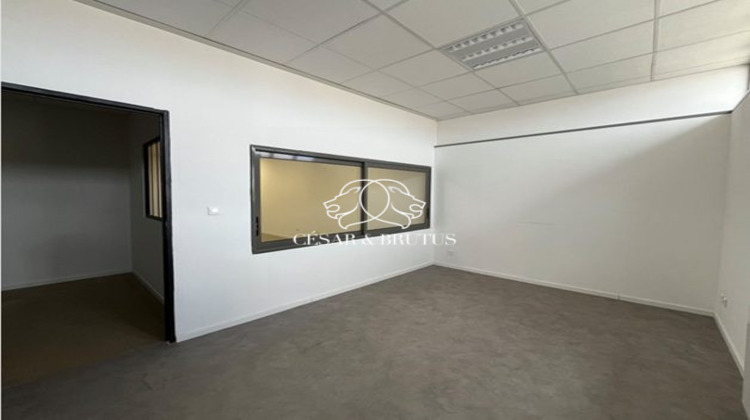 Ma-Cabane - Location Local commercial Pusignan, 180 m²