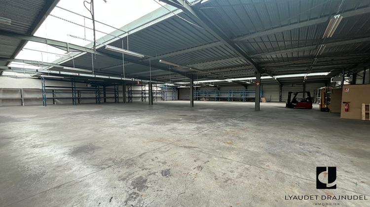 Ma-Cabane - Location Local commercial RIORGES, 1045 m²