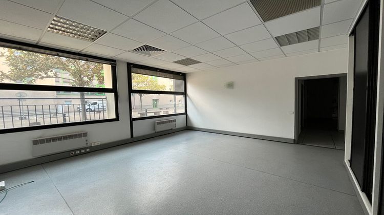 Ma-Cabane - Location Local commercial ROANNE, 235 m²