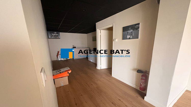 Ma-Cabane - Location Local commercial Roche la Moliere, 60 m²