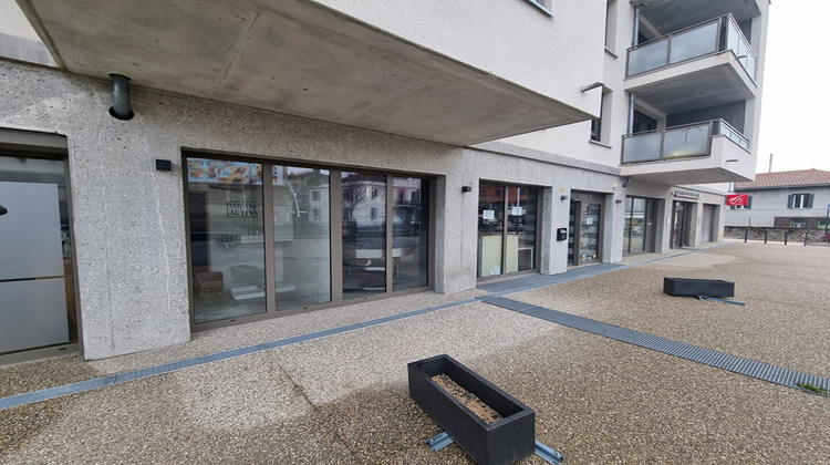 Ma-Cabane - Location Local commercial ROCHE-LA-MOLIERE, 86 m²