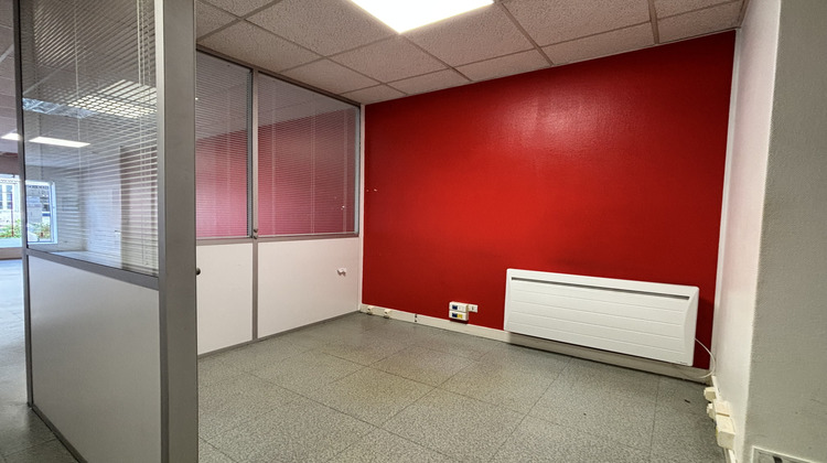 Ma-Cabane - Location Local commercial Rochefort, 105 m²