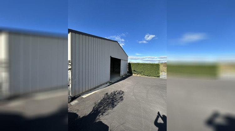 Ma-Cabane - Location Local commercial Roffiac, 320 m²