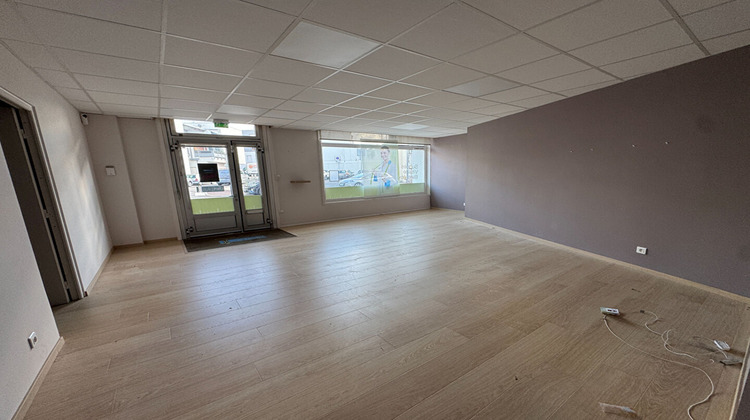 Ma-Cabane - Location Local commercial RUELLE-SUR-TOUVRE, 64 m²