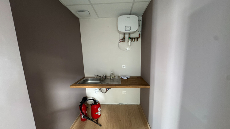 Ma-Cabane - Location Local commercial RUELLE-SUR-TOUVRE, 64 m²