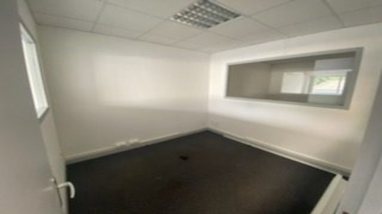 Ma-Cabane - Location Local commercial Saint-Étienne, 67 m²