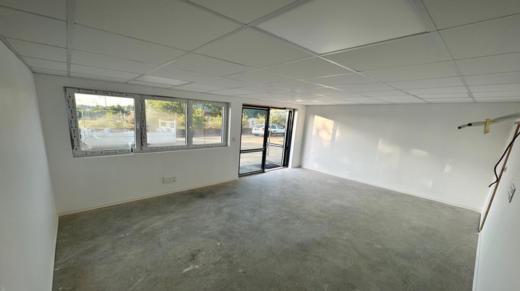 Ma-Cabane - Location Local commercial Saint-Étienne-du-Rouvray, 208 m²