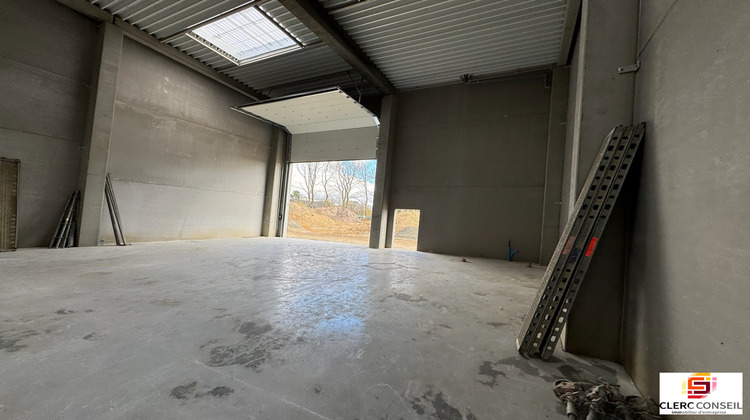 Ma-Cabane - Location Local commercial Saint-Étienne-du-Rouvray, 900 m²