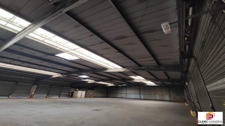 Ma-Cabane - Location Local commercial Saint-Étienne-du-Rouvray, 2000 m²