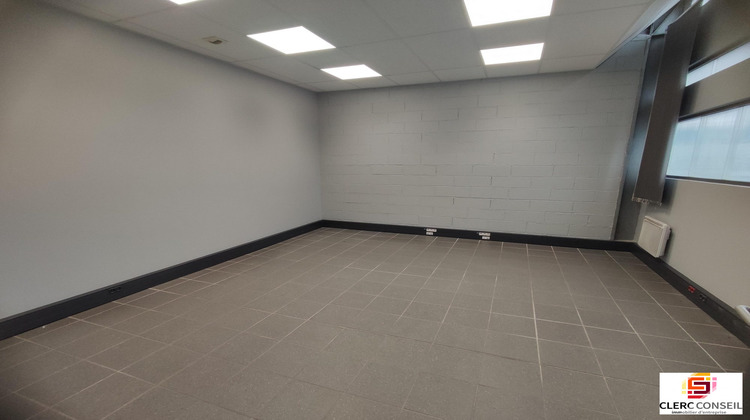 Ma-Cabane - Location Local commercial Saint-Étienne-du-Rouvray, 161 m²