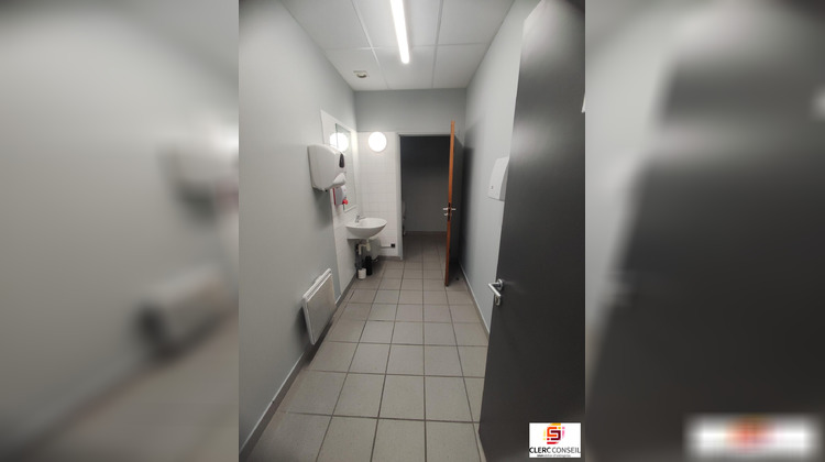 Ma-Cabane - Location Local commercial Saint-Étienne-du-Rouvray, 161 m²