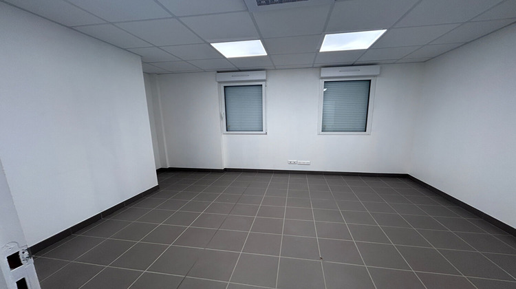 Ma-Cabane - Location Local commercial SAINT-AIGNAN-GRANDLIEU, 300 m²