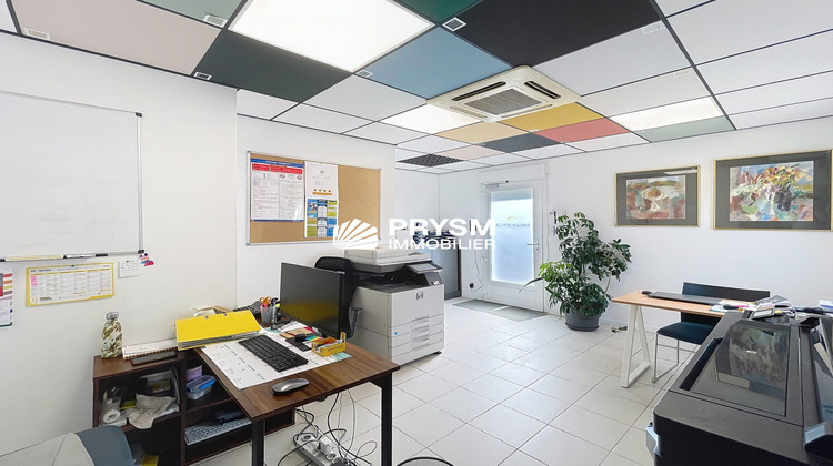 Ma-Cabane - Location Local commercial Saint-Aubin-d'Aubigné, 242 m²