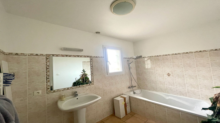 Ma-Cabane - Location Local commercial SAINT-CANNAT, 95 m²