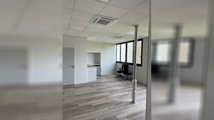 Ma-Cabane - Location Local commercial SAINT-CHAMOND, 72 m²